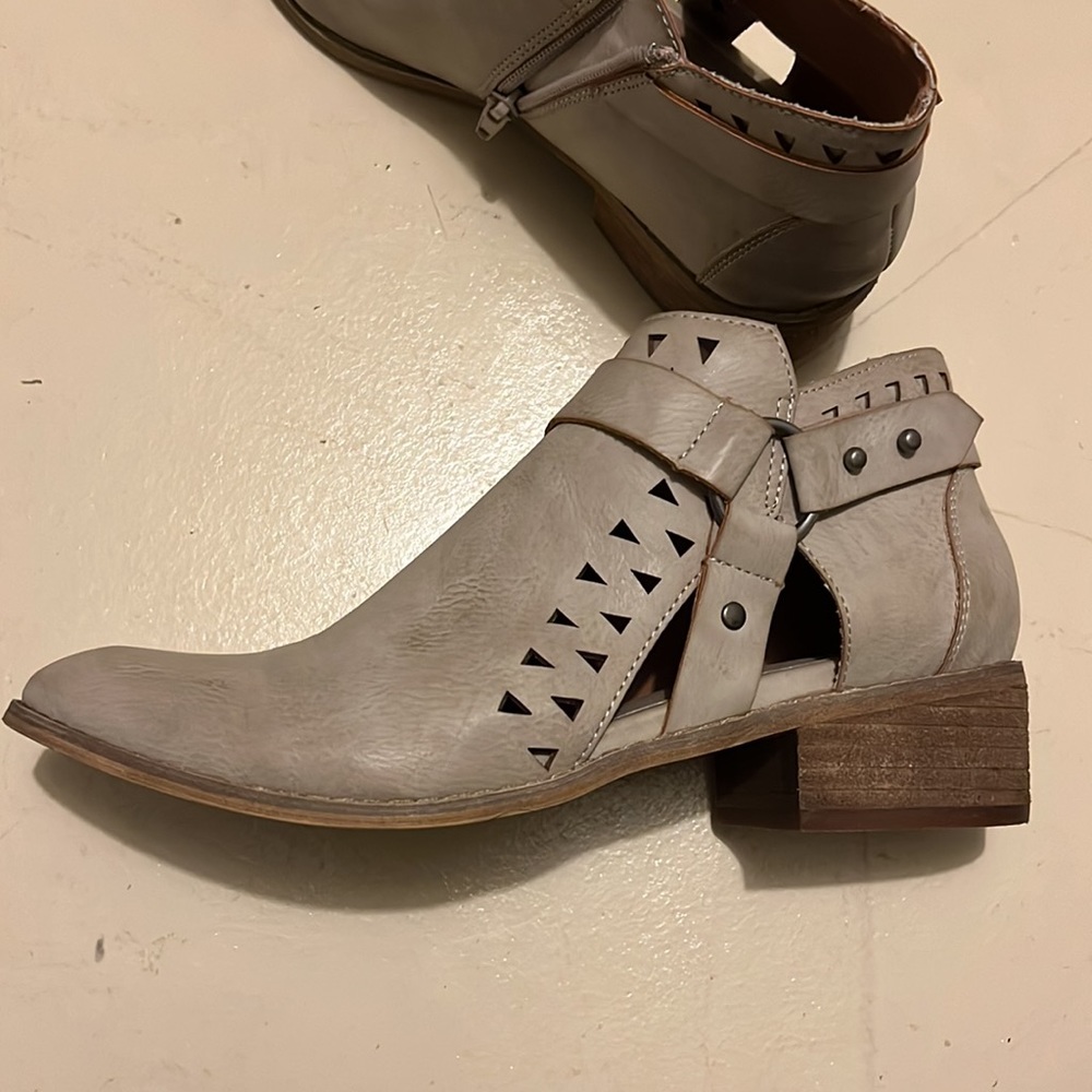 Booties - Picture 4 of 4